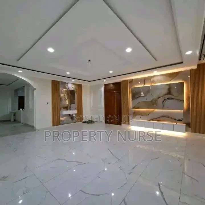 7bdrm Maisonette in Gateway Mall Area for rent