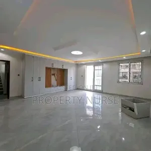 7bdrm Maisonette in Gateway Mall Area for rent