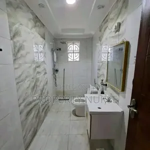 7bdrm Maisonette in Gateway Mall Area for rent