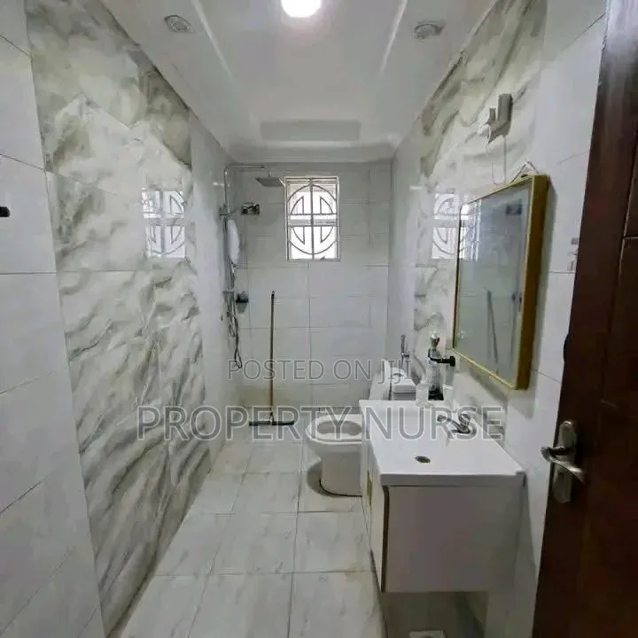 7bdrm Maisonette in Gateway Mall Area for rent