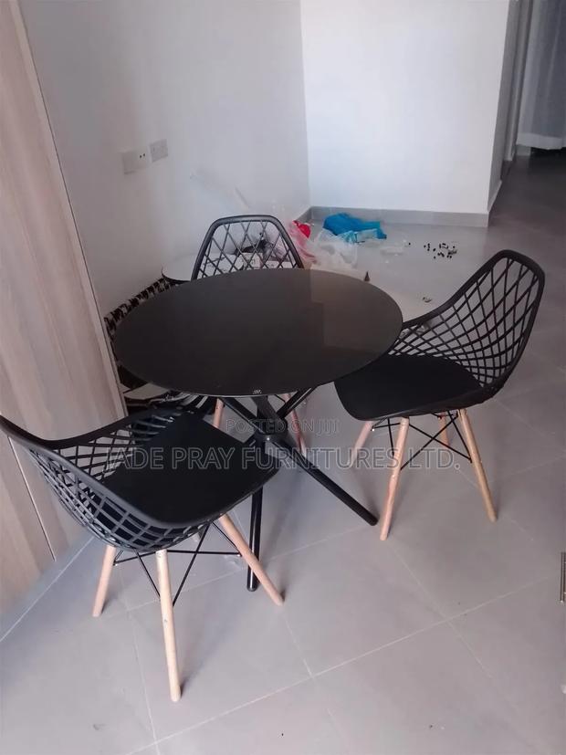 3seats Mesh Round Table Dinning Table - main view