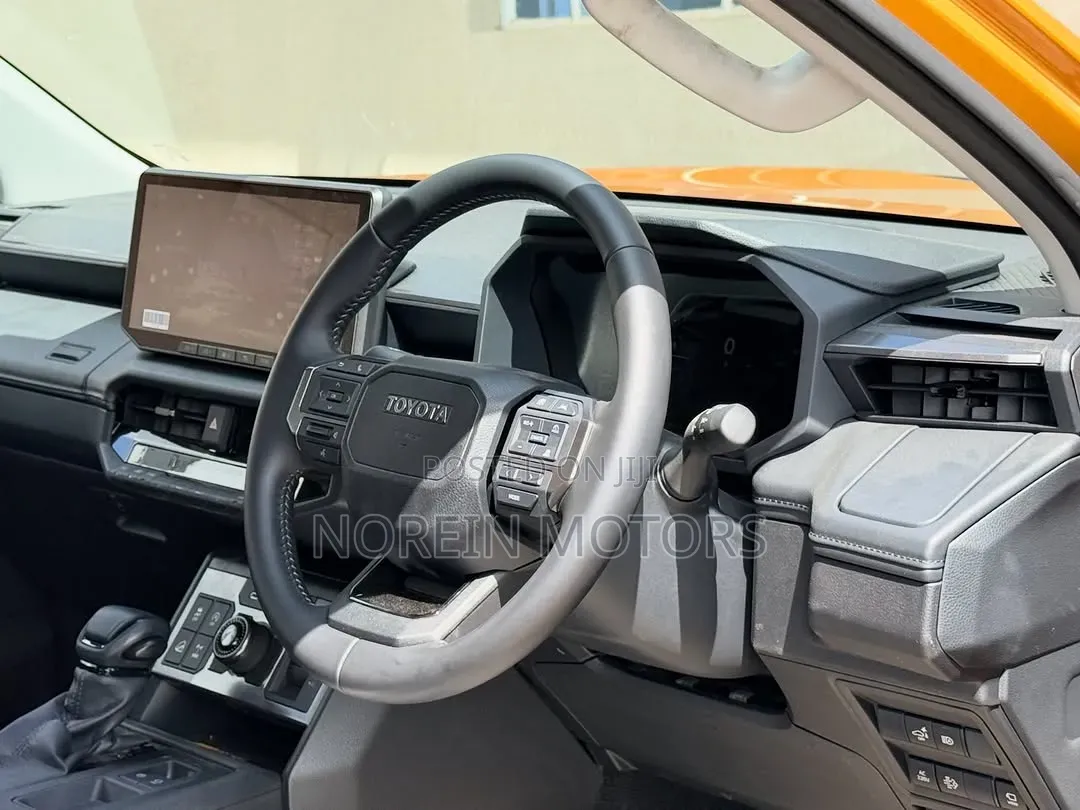 Toyota Hilux 2025 Gold