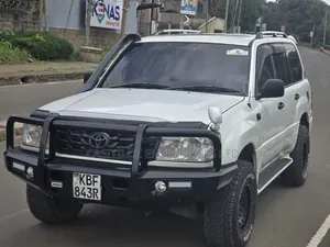 Toyota Land Cruiser HDJ 100 2001 White