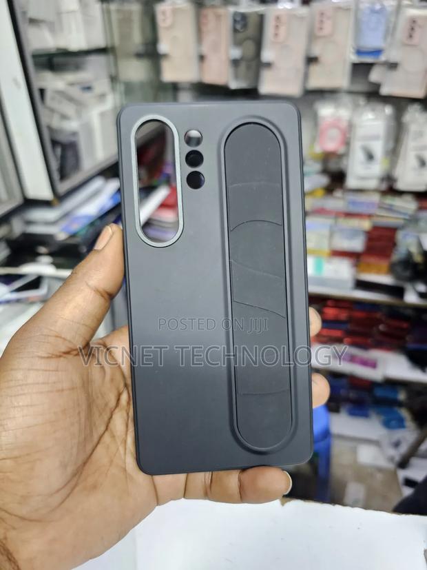 Samsung S25 Standing Grip Case