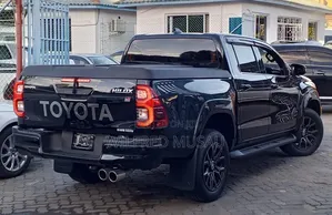 Toyota Hilux 2022 Black