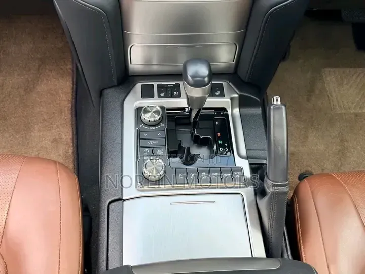 Toyota Land Cruiser 2019 White