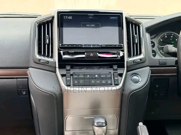 Toyota Land Cruiser 2019 White