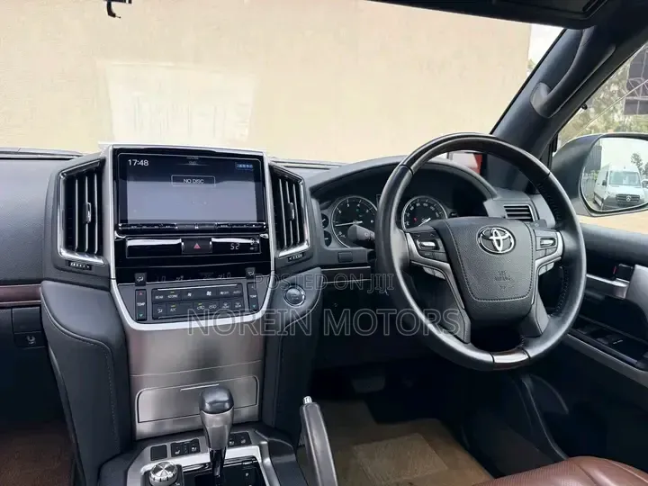 Toyota Land Cruiser 2019 White
