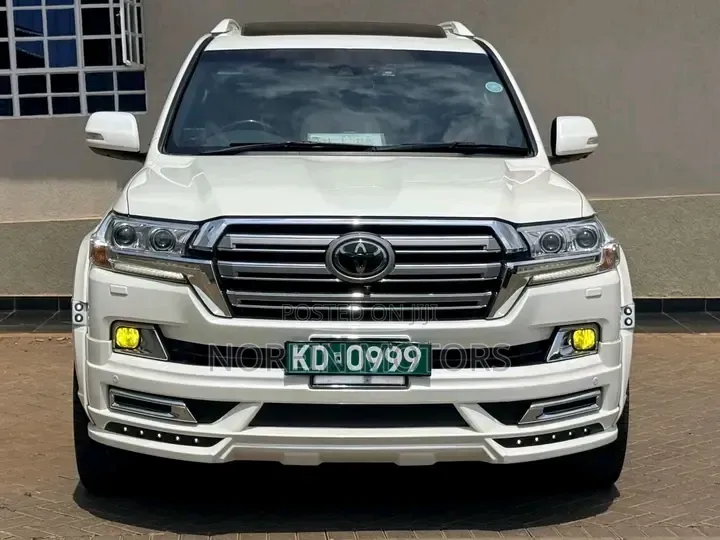 Toyota Land Cruiser 2019 White