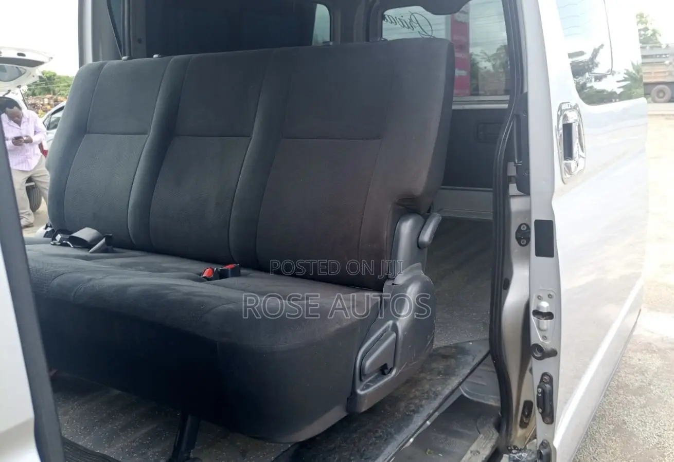 Toyota HiAce 2017 Silver