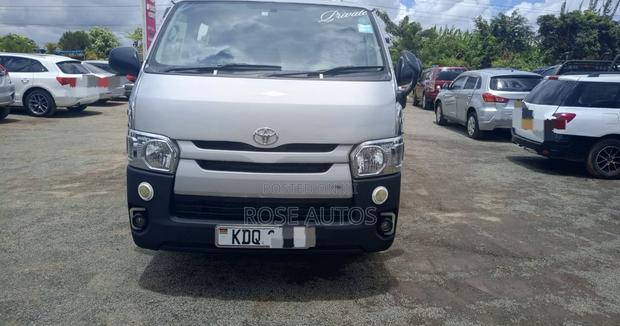 Toyota HiAce 2017 Silver