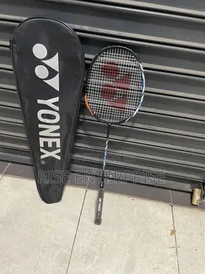 Yonex 100zz Badminton Rack With a Bag