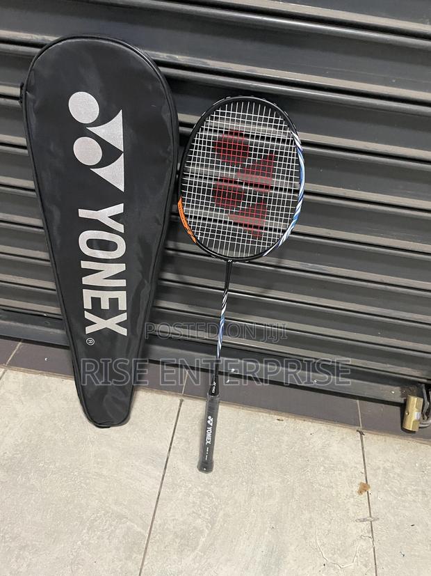 Yonex 100zz Badminton Rack With a Bag