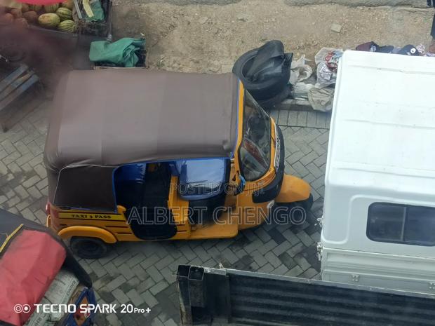 Bajaj RE 2020 Yellow - thumbnail 3