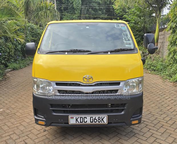 Toyota HiAce 2014 Yellow