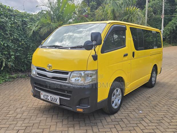 Toyota HiAce 2014 Yellow