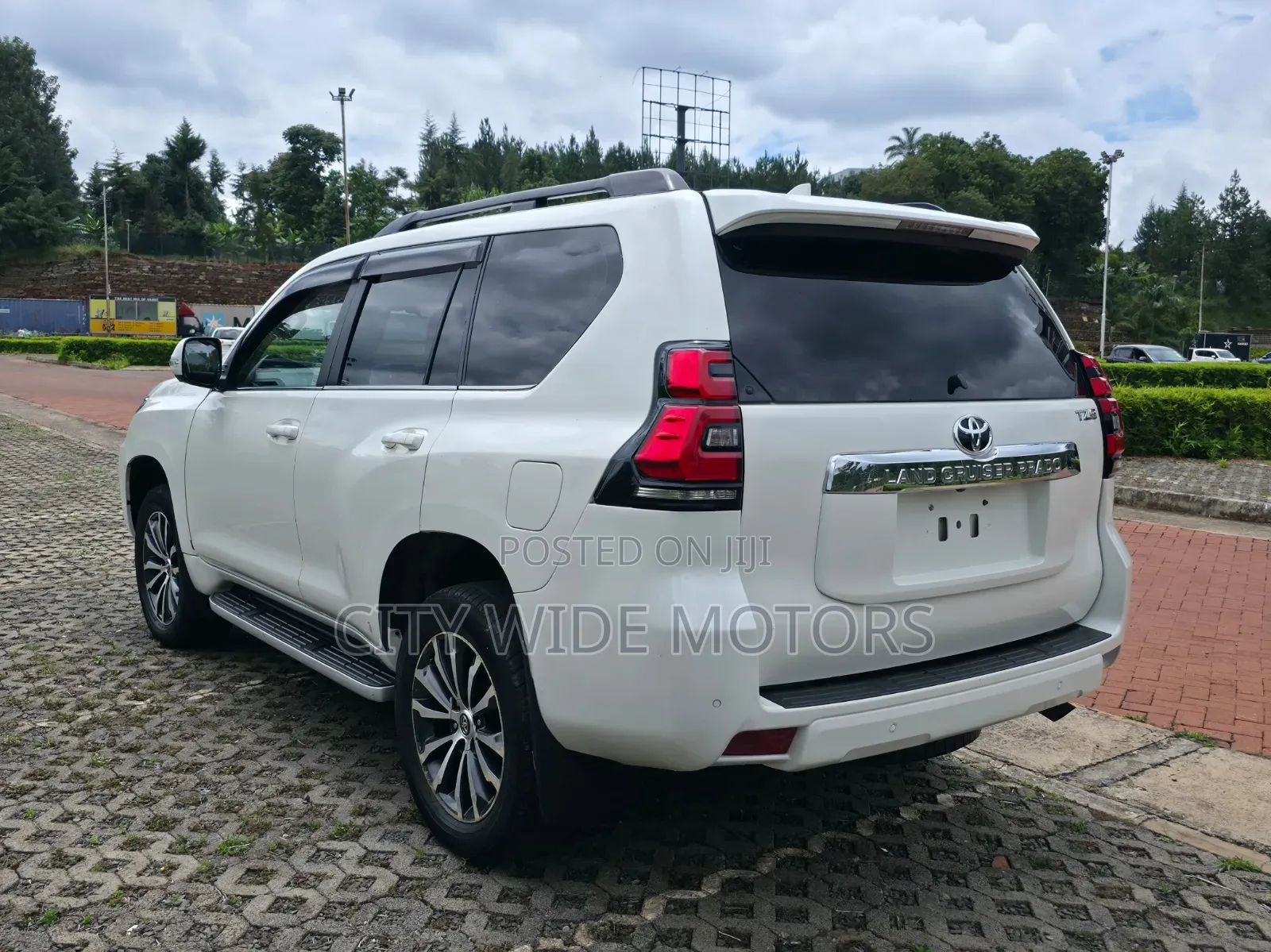 Toyota Land Cruiser Prado 2021 White