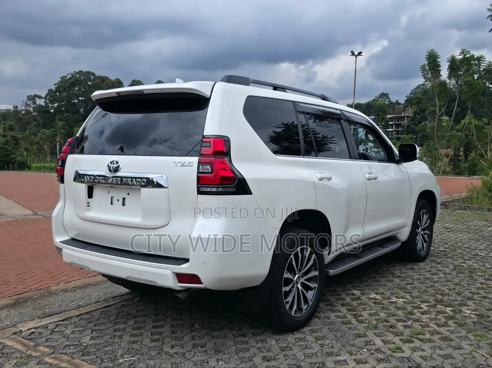 Toyota Land Cruiser Prado 2021 White