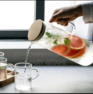 Heat Resistant Glass Jug With an Airtight Bamboo Lid *
