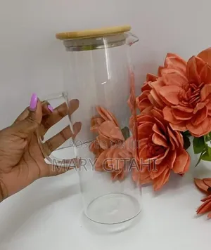 Heat Resistant Glass Jug With an Airtight Bamboo Lid *