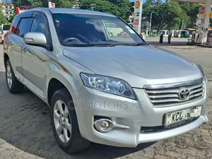 Toyota Vanguard 2010 Silver