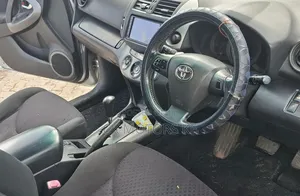 Toyota Vanguard 2010 Silver