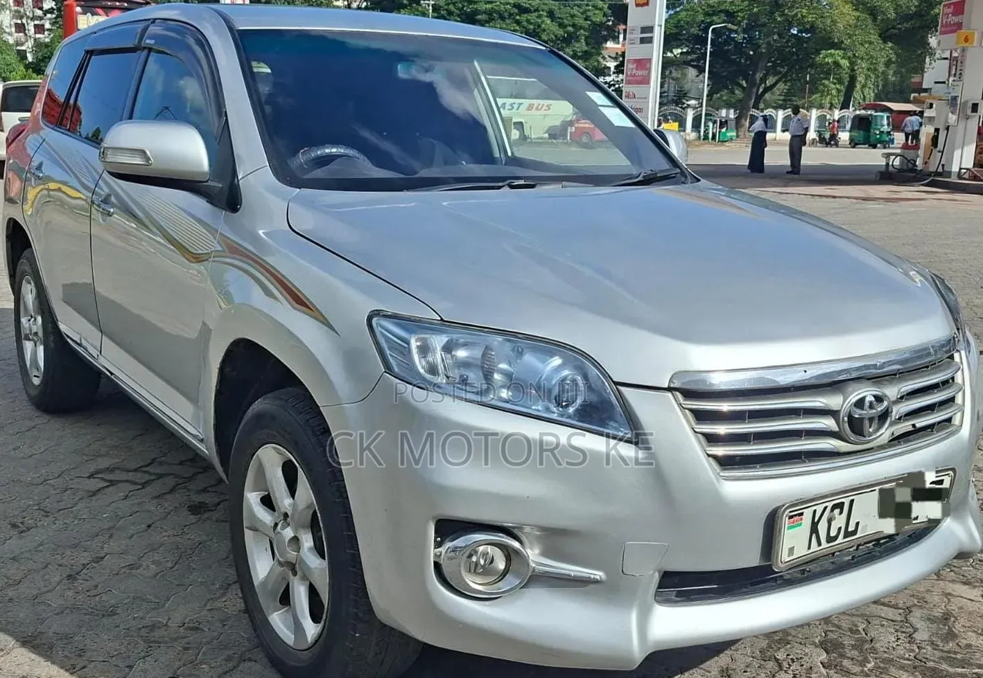 Toyota Vanguard 2010 Silver