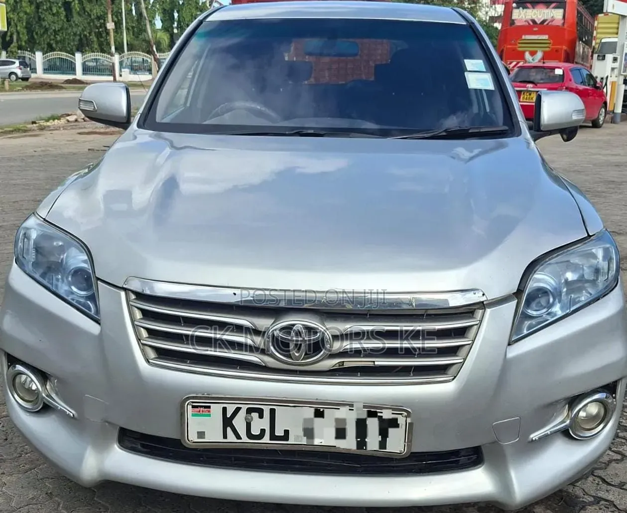 Toyota Vanguard 2010 Silver