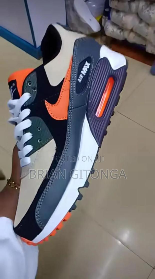 Sniker Shoes Delivery - main view