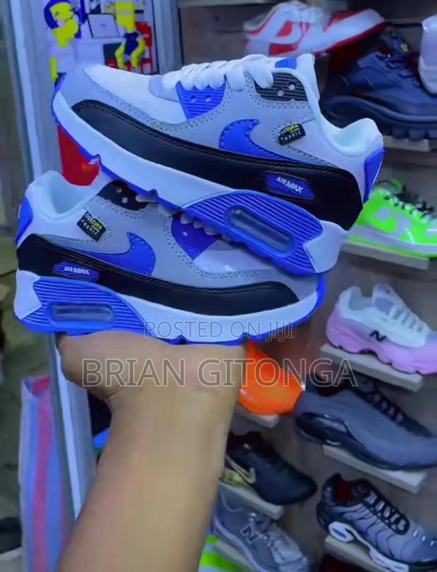 Sniker Shoes Delivery - thumbnail 2