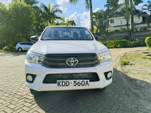 Toyota Hilux 2022 White