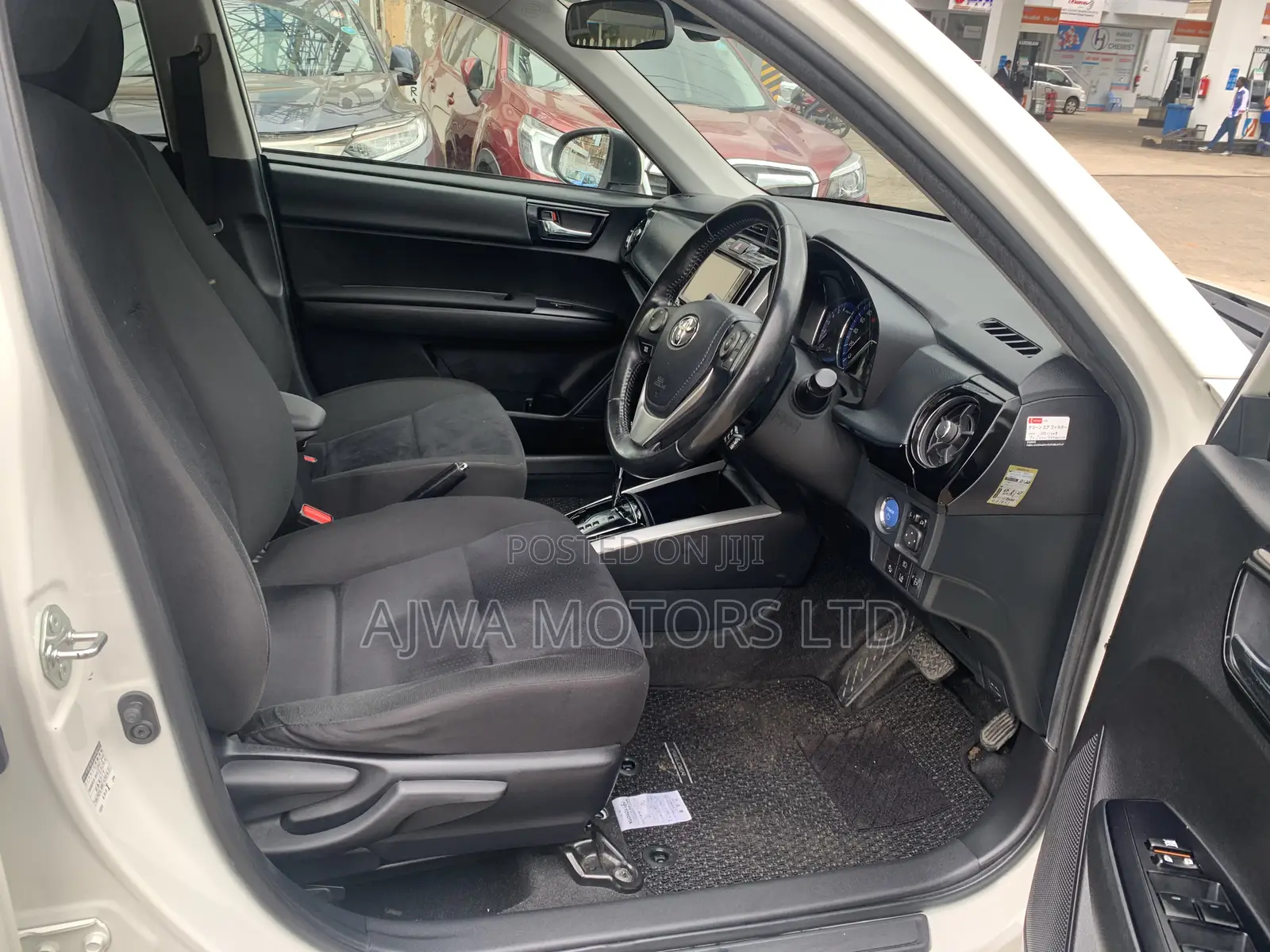 Toyota Corolla Fielder 1.5 Hybrid FWD 2019 White