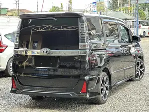 Toyota Voxy 2019 Green