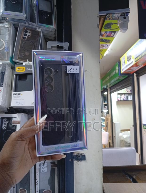 Samsung Galaxy Z Fold5leather-Textured Phone Case