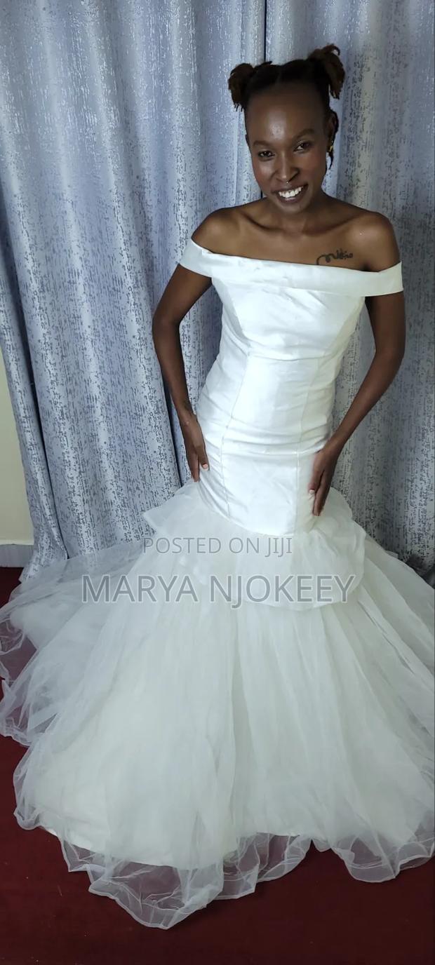 Lady Quality Gown - thumbnail 3