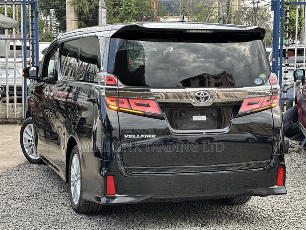 Toyota Vellfire 2019 Black - thumbnail 4