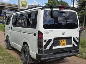 Toyota HiAce 2014 White