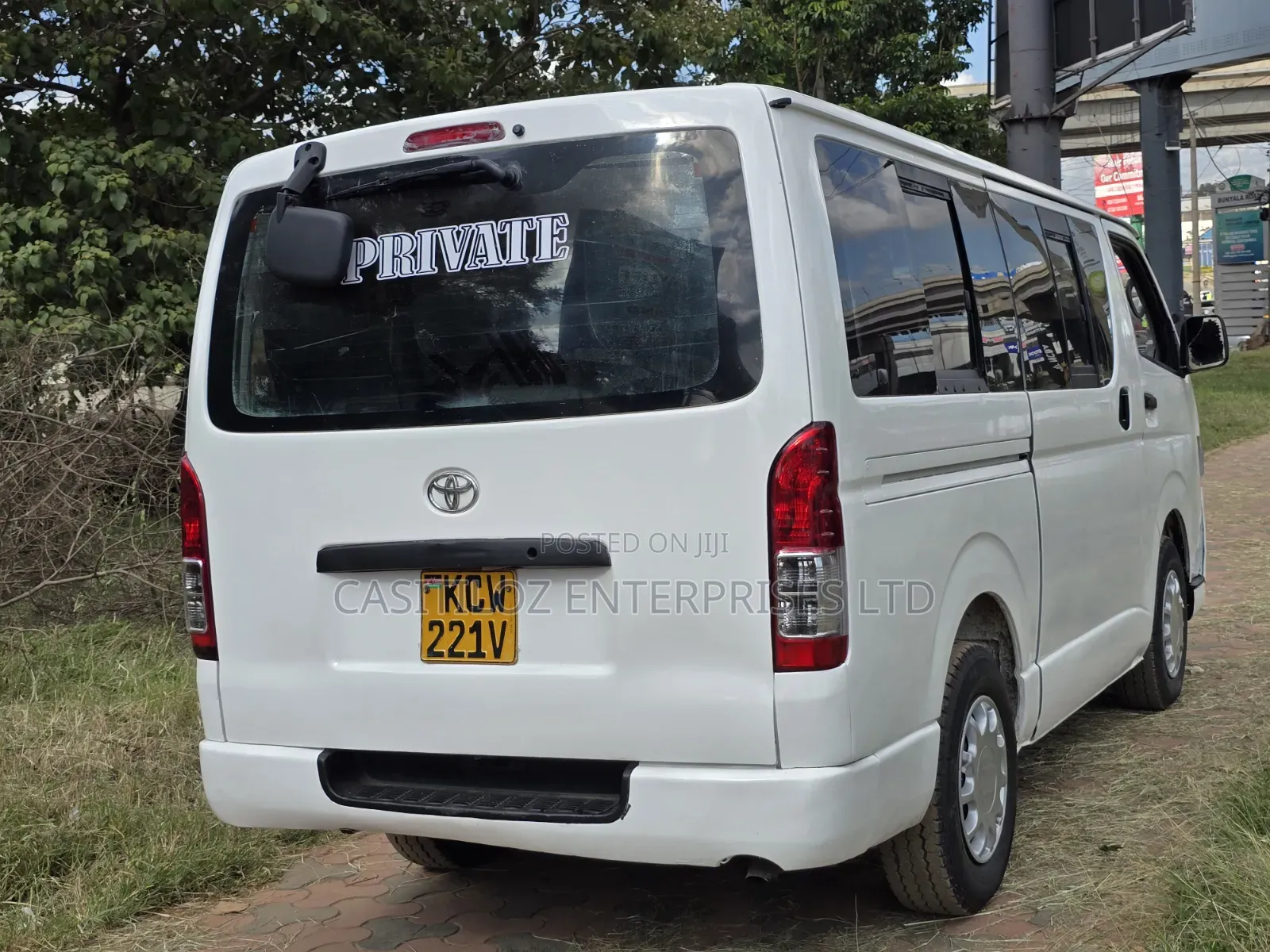 Toyota HiAce 2012 White