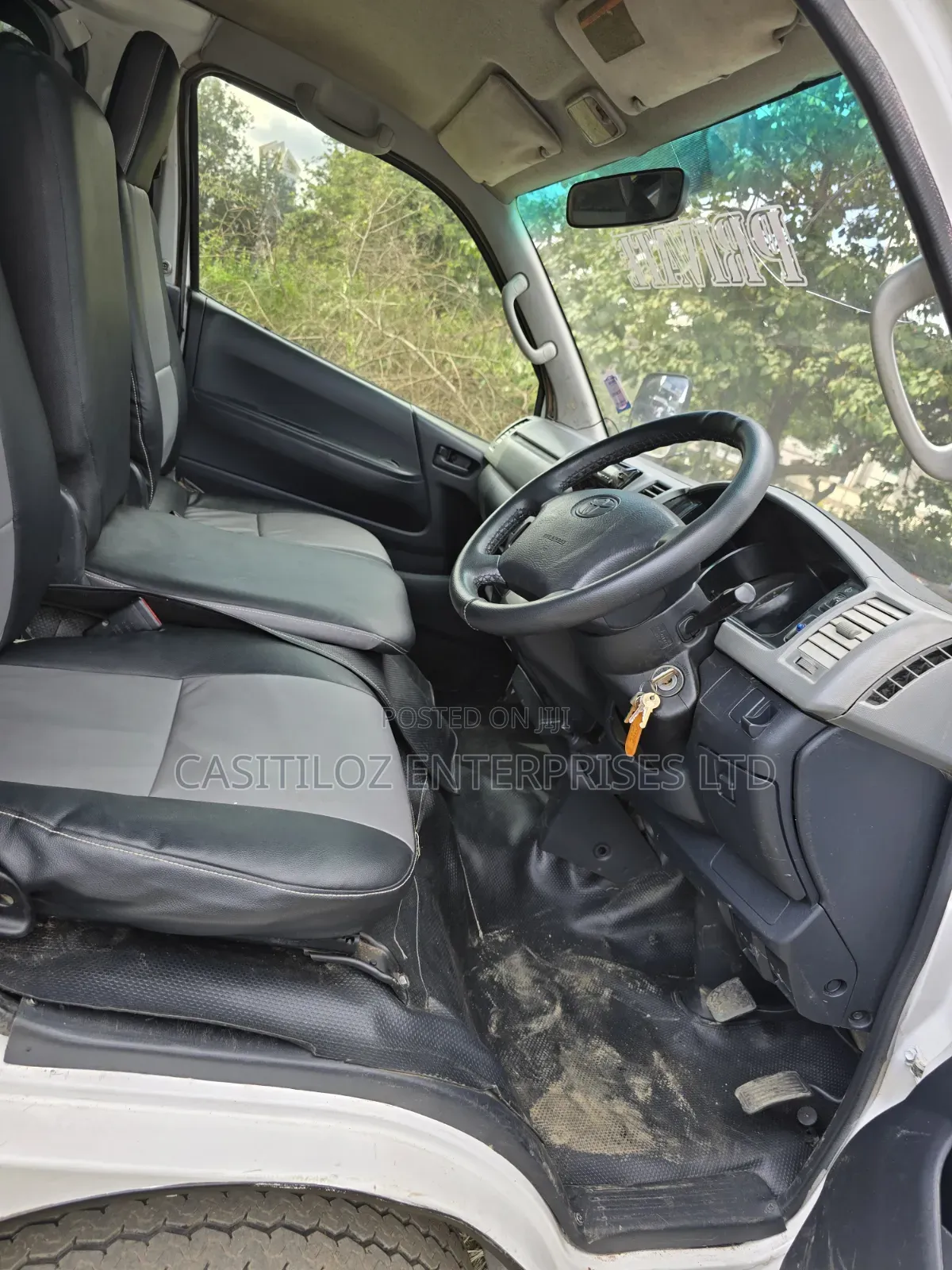 Toyota HiAce 2012 White