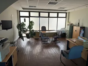 2,900 Grade a Offices to Let