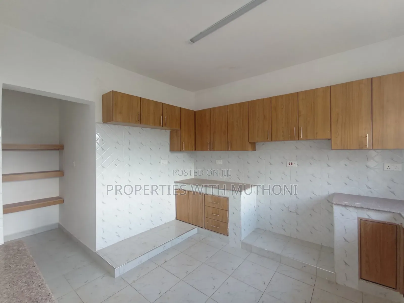 4bdrm Bungalow in Oluulua for sale