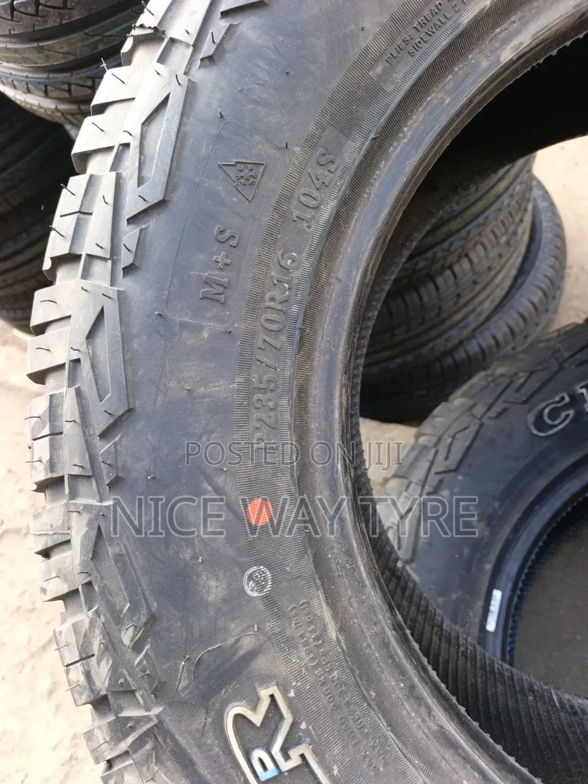 235/70r16 Comfoser Cf1100