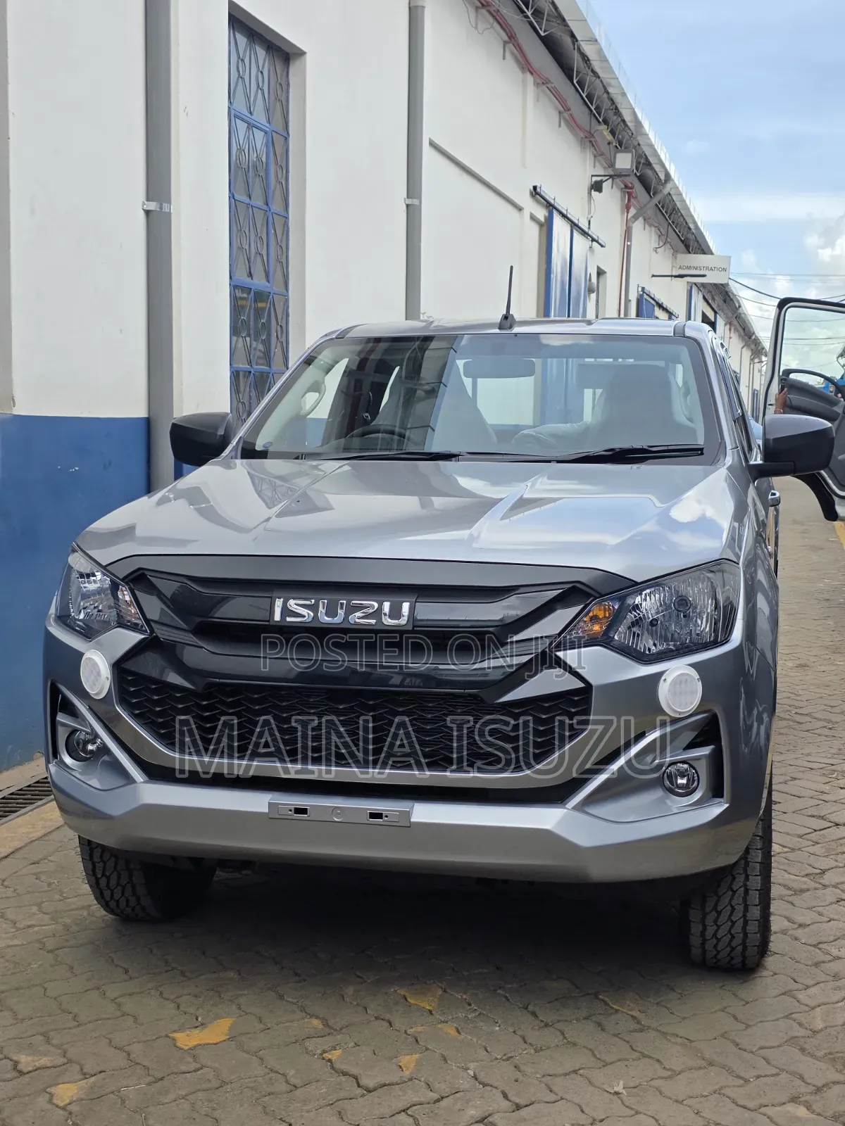 New Isuzu D-MAX 2026 Silver
