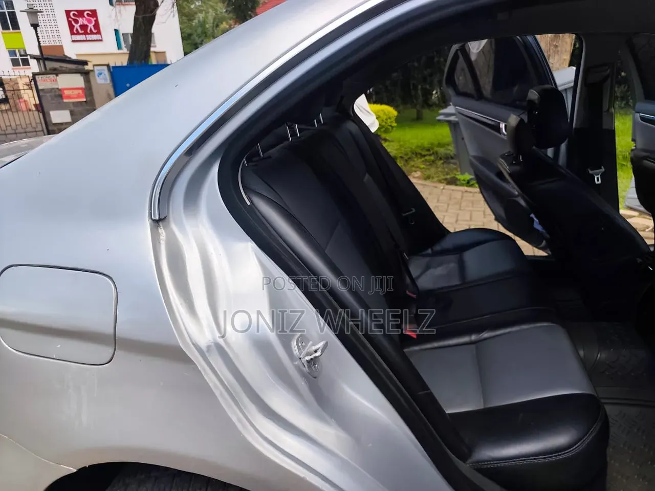 Mercedes-Benz C180 2011 Silver