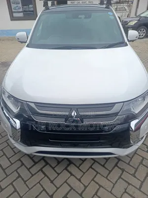 Mitsubishi Outlander 2019 White