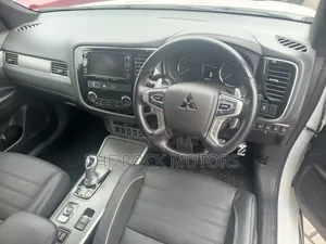 Mitsubishi Outlander 2019 White