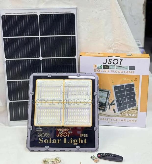 300w Solar Floodlight 12 Hours Non Stop Power Inbuilt Light Sensor