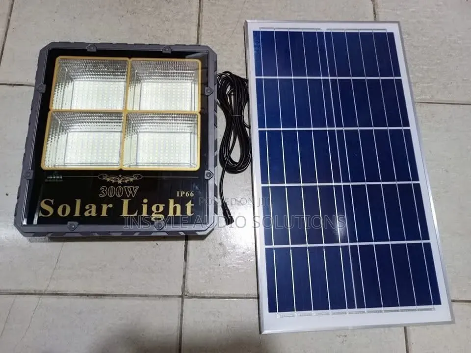300w Solar Floodlight 12 Hours Non Stop Power Inbuilt Light Sensor