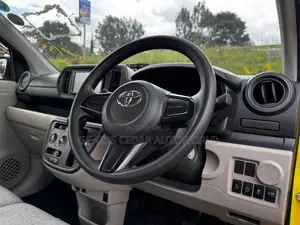 Toyota Passo 2018 Yellow