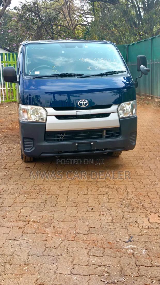 Toyota HiAce 2018 Blue - thumbnail 3